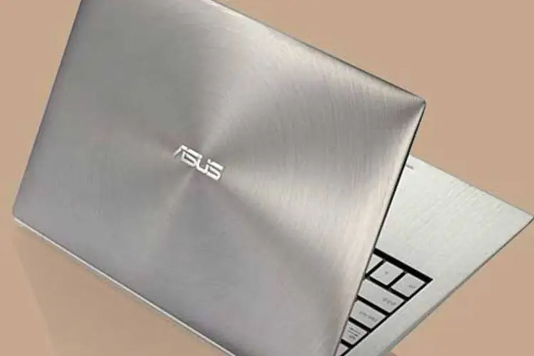 O Asus UX21 é um dos primeiros ultrabooks, notebooks que seguem o formato fino e leve inaugurado pelo MacBook Air, da Apple  (Divulgação)