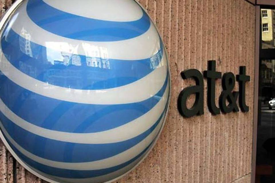 AT&T tomba 5% após compra da T-Mobile ser ameaçada