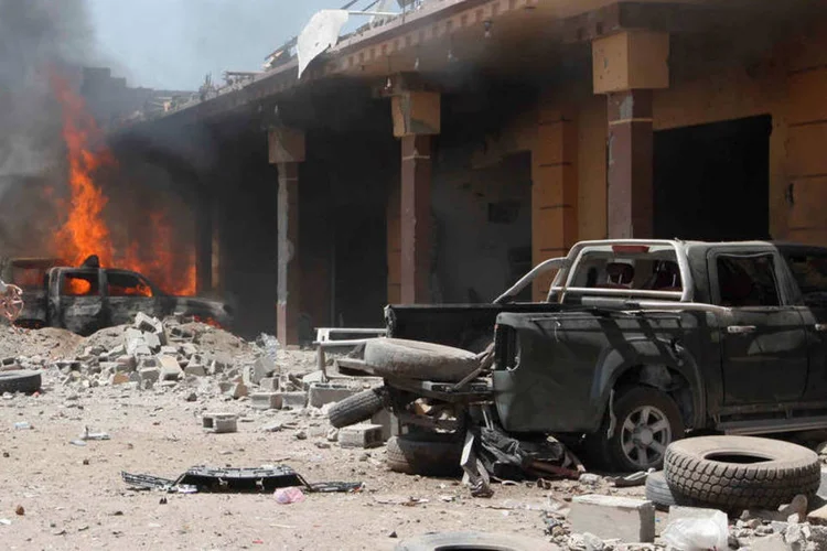 
	Carros bomba: cerca de 400 combatentes l&iacute;bios morreram nos dois meses de combate
 (Ismail Zitouny/Reuters)