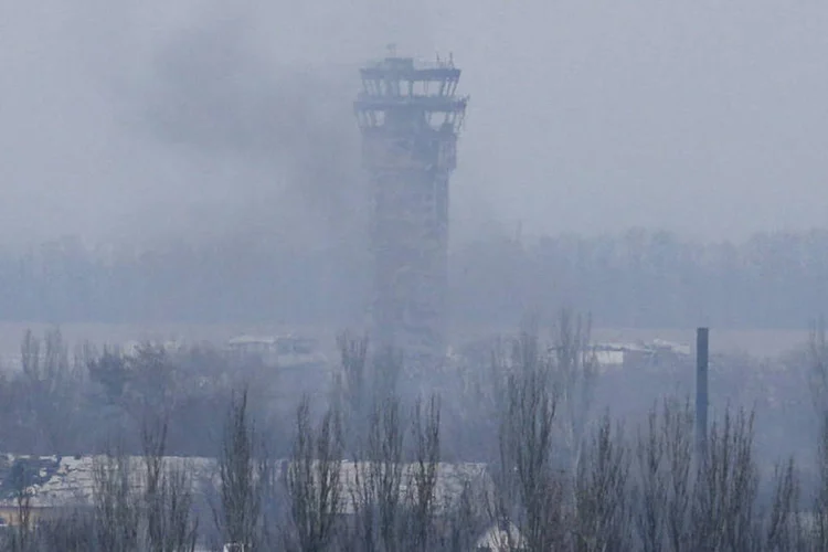 
	Ataque no aeroporto de Donetsk: chefe da Guarda Fronteiri&ccedil;a da Ucr&acirc;nia, Denis Antoniuk, explicou que a medida foi adotada &quot;a pedido dos militares&quot;
 (Maxim Zmeyev/Reuters)