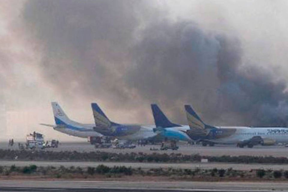 Ataque contra aeroporto no Paquistão deixa 28 mortos