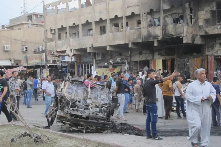 Local de ataque com carro-bomba: desde domingo, 150 já morreram em ataques em Bagdá (Stringer/Reuters)