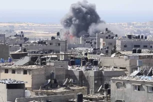 Imagem referente à notícia: Israel bombardeia áreas de Rafah, e cessar-fogo fica mais distante