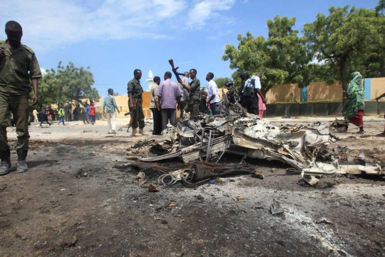 
	Som&aacute;lia: as for&ccedil;as de seguran&ccedil;a somalis trocaram tiros com os agressores que se esconderam nesse estabelecimento popular
 (Ismail Taxta / Reuters)