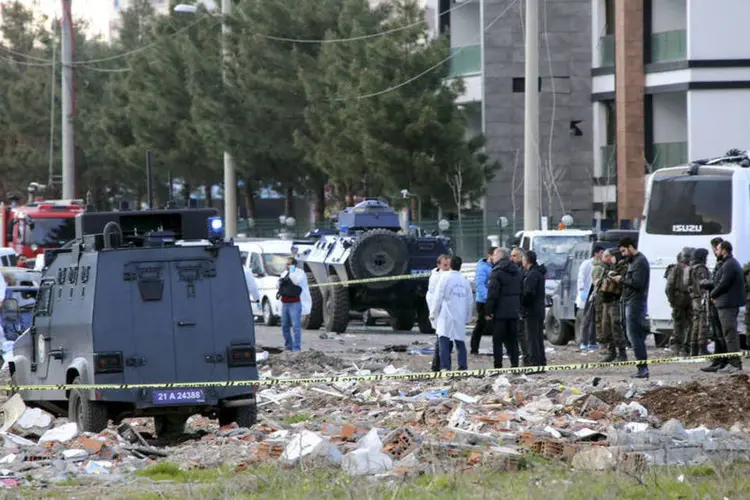 
	Ataques em Diyarbakir: outras 27 pessoas ficaram feridas, entre elas 13 policiais, de acordo com as fontes oficiais
 (Stringer / Reuters)