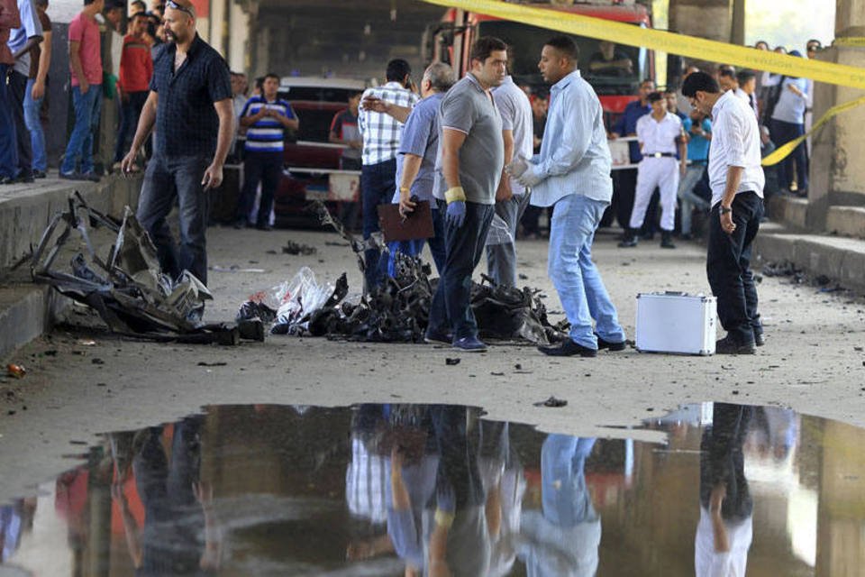 Ataque suicida terrorista mata 3 policiais no Sinai