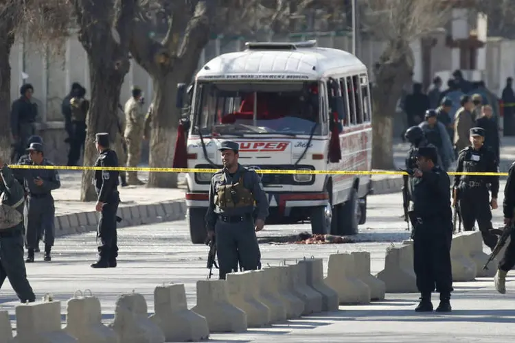 
	Ataque em Cabul: a &aacute;rea onde aconteceu o ataque acolhe a sede da Pol&iacute;cia de Fronteiras e do Departamento de Tr&aacute;fego e o zool&oacute;gico
 (Mohammad Ismail / Reuters)