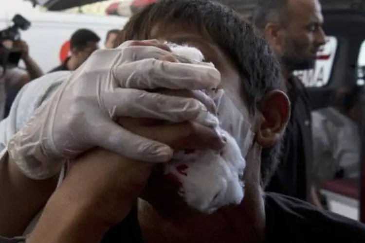 
	Ferido chega a um hospital de Gaza, ap&oacute;s um ataque de Israel
 (Mohammed Abed/AFP)
