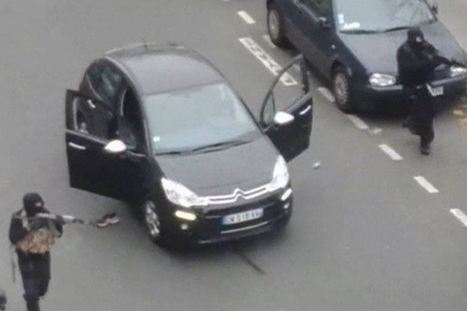 Quatro homens são investigados após ataques em Paris