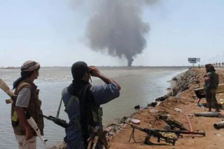 
	Ataque no I&ecirc;men: avi&otilde;es de guerra liderados pela Ar&aacute;bia Sudita lan&ccedil;aram uma nova onda de ataques a&eacute;reos em todo o I&ecirc;men
 (Saleh al Obeidi/AFP)