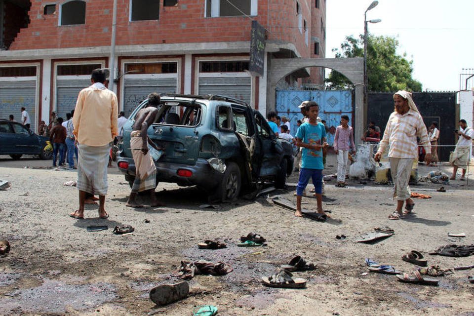 Atentado suicida do EI mata 40 recrutas no Iêmen