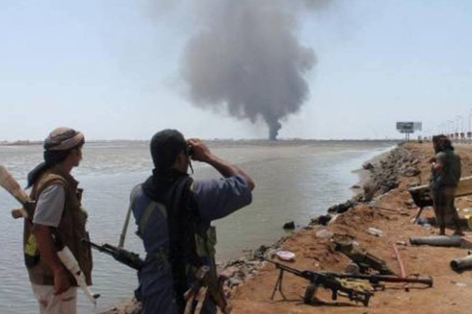Coalizão árabe bombardeia o sul do Iêmen