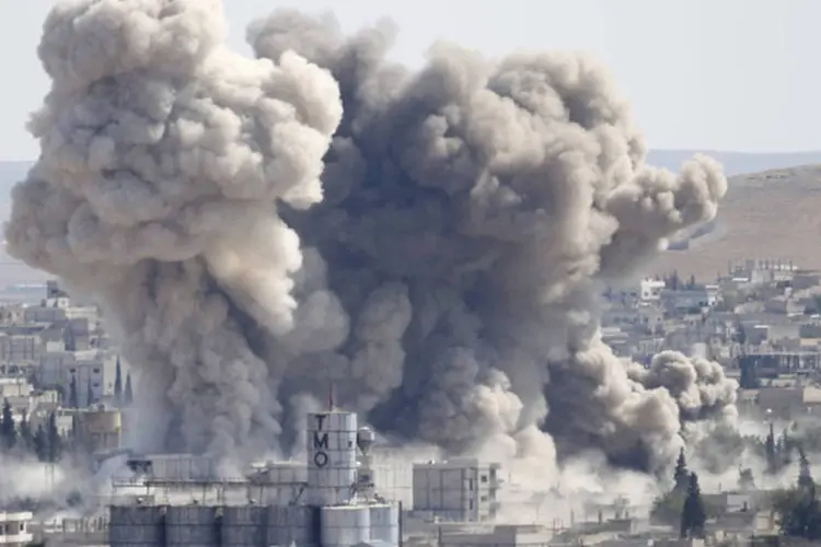 Kobani: incursões aéreas foram parte de nove ataques na Síria ao longo dos dois últimos dias (Umit Bektas/Reuters)
