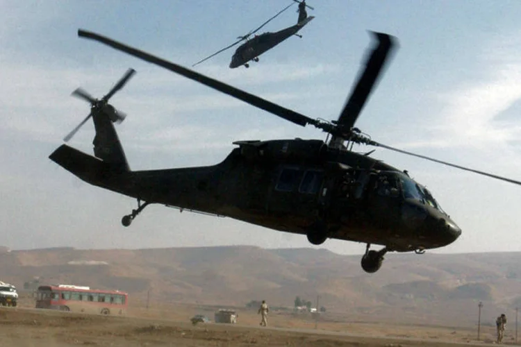 
	Helic&oacute;pteros americanos: no aeroporto, h&aacute; atualmente uma base da administra&ccedil;&atilde;o aut&ocirc;noma curdo-s&iacute;ria
 (REUTERS/Namir Noor-Eldeen)