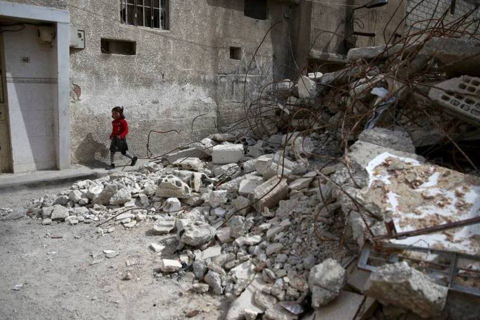 Dezenas de pessoas são mortas em ataques aéreos na Síria