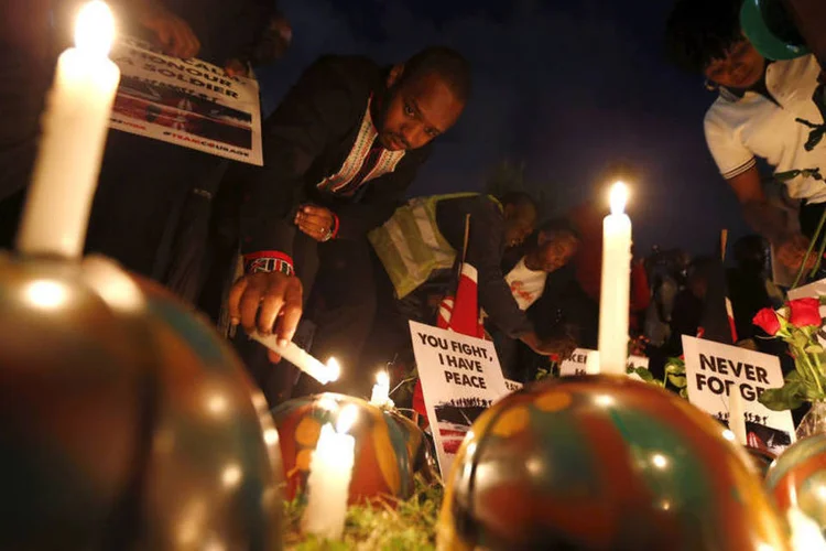 
	Ataque: &quot;Mataram 19 pessoas, incluindo mulheres e crian&ccedil;as&quot;, afirmou o policial Mohamed Abdirahman
 (Thomas Mukoya / Reuters)