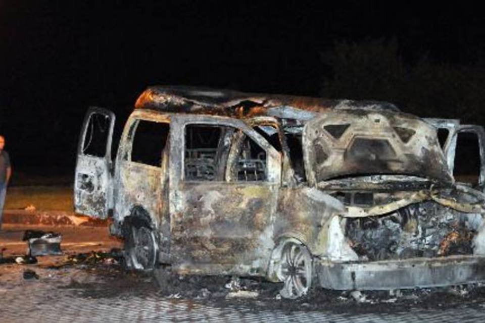 Explosão de carro de líder rebelde fere três em Donetsk