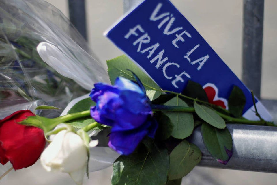 
	Nice: Hollande confirmou que se o desejo dos familiares &eacute; este, ent&atilde;o ser&aacute; organizada uma homenagem nacional
 (Max Rossi / Reuters)