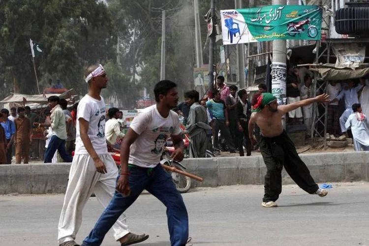 
	Viol&ecirc;ncia: at&eacute; agora nenhum grupo assumiu a autoria dos ataques
 (Reuters/Akhtar Soomro)
