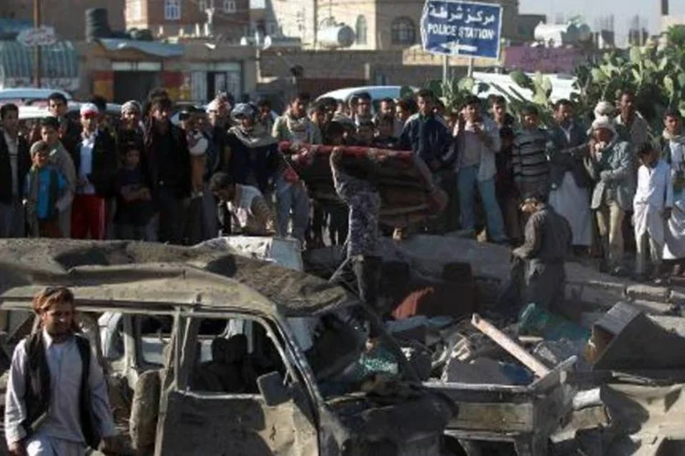 
	Rebeldes xiitas afirmaram que a coaliz&atilde;o, liderada pela Ar&aacute;bia Saudita, bombardeou o acampamento localizado em Al Mazraq, na prov&iacute;ncia de Haya
 (Mohammed Huwais/AFP)