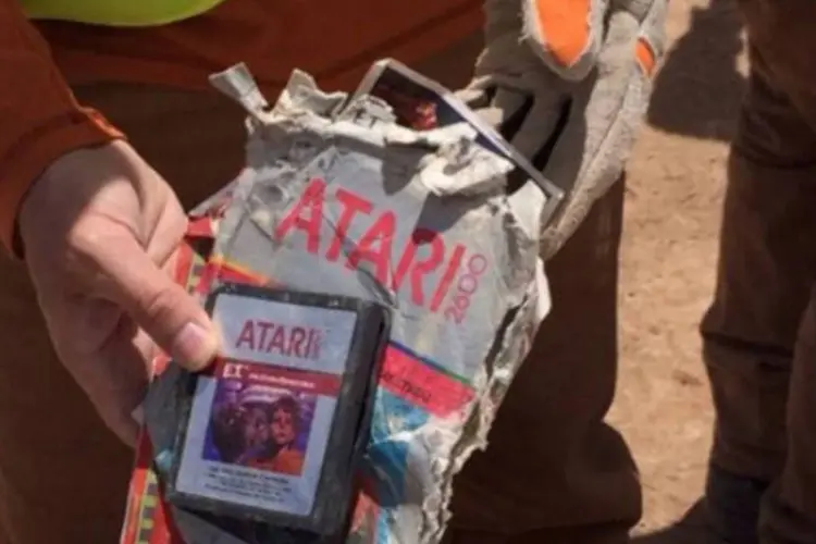 Cartuchos de Atari que foram encontrados em escavação em lixão nos Estados Unidos (Twitter/Elan Lee)