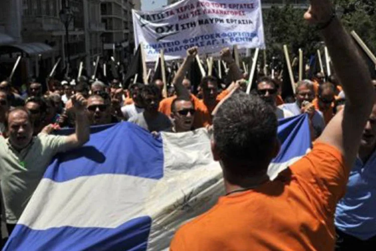 A região de Atenas, a mais povoada do país, é uma das mais afetadas com uma taxa de desemprego que chegou a 21,1% em novembro, contra 13,9% um ano antes (Louisa Gouliamaki/AFP)