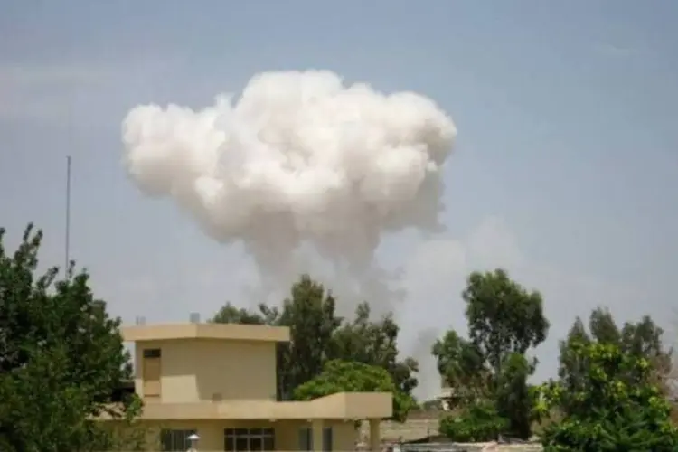 Atentado em Khost, no Afeganistão: As bombas artesanais colocadas nas estradas aparecem como um dos métodos mais utilizados pelos talibãs (Reuters)