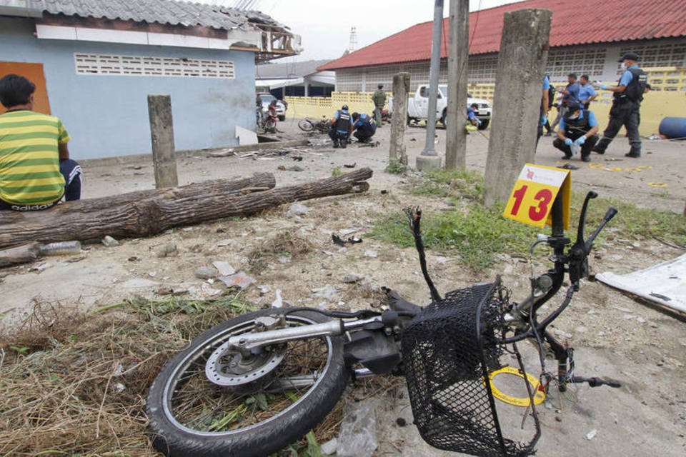 Explosão de moto-bomba mata 3 pessoas na Tailândia