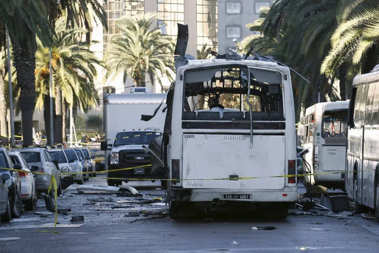 
	Atentado na Tun&iacute;sia: &quot;O atentado terrorista foi cometido com a utiliza&ccedil;&atilde;o de uma mochila ou um cintur&atilde;o que continha 10 quilos de explosivos&quot;
 (Zoubeir Souissi / Reuters)