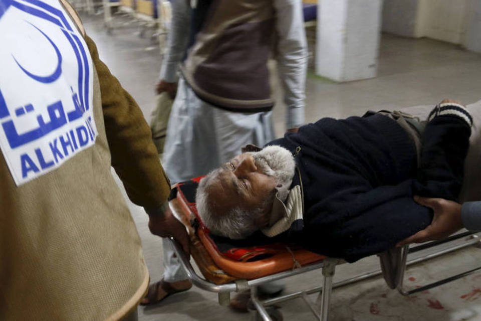 Atentado suicida no Paquistão mata 20 e deixa 50 feridos