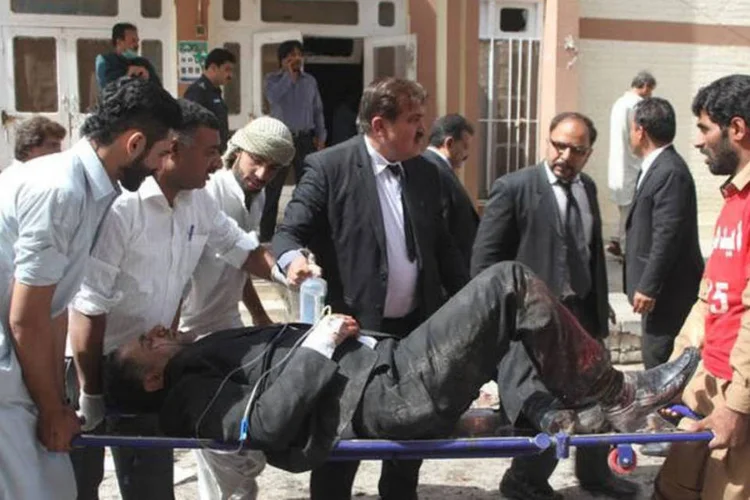 
	Ataque no Paquist&atilde;o: &quot;um m&aacute;rtir do Estado Isl&acirc;mico detonou seus explosivos em uma reuni&atilde;o na cidade de Quetta&quot;, disse a ag&ecirc;ncia de not&iacute;cias do EI
 (Naseer Ahmed/Reuters)