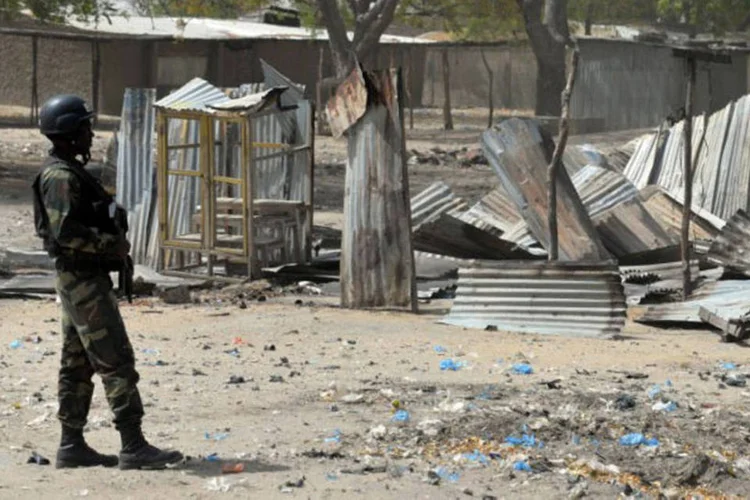 
	Ataques: &quot;Seis civis morreram, assim como os dois homens que detonaram os explosivos, durante um funeral&quot;
 (Reinnier Kaze / AFP)