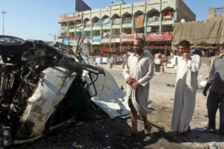 Em Bagdá, 11 carros-bomba explodiram em nove bairros diferentes, dos quais ao menos sete eram de maioria xiita, e deixaram 34 mortos e mais de 130 feridos (AFP)