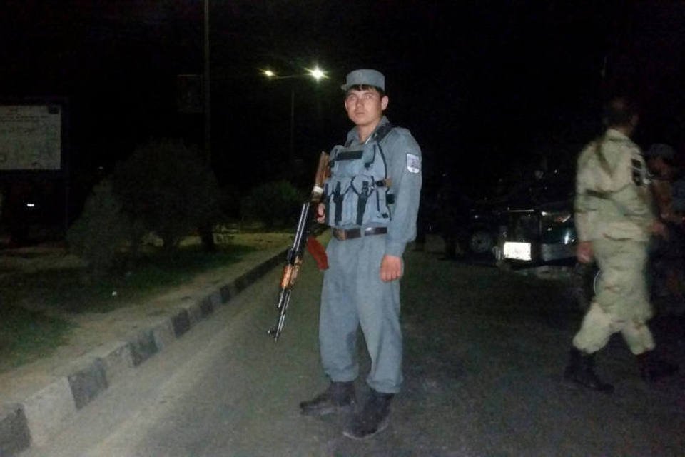 Atiradores matam 2 alunos em Universidade Americana em Cabul