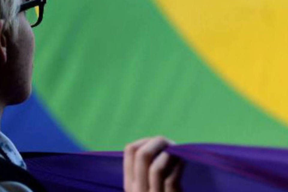COI defende expulsão de Sochi de militante homossexual