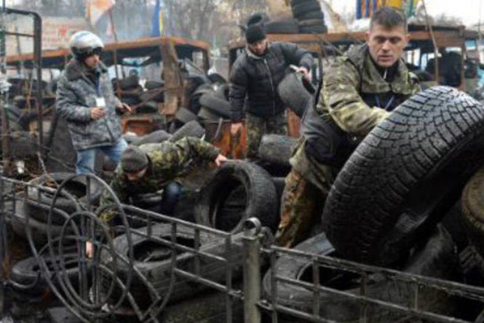 Manifestantes ocupam sede do partido do presidente ucraniano