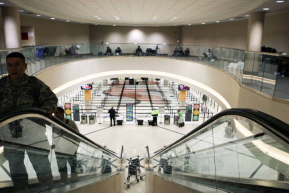 Aeroportos nos EUA e França são esvaziados por ameaças