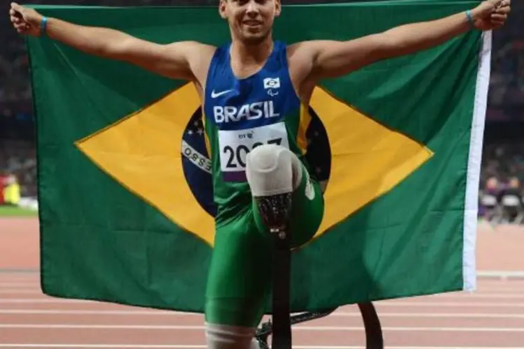 Alan Fonteles levou ouro pelo atletista nas Paralimpíadas (Gareth Copley/Getty Images)