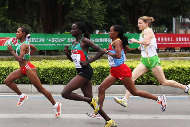 
	Para correr com mais velocidade, voc&ecirc; precisa passar um tempo correndo rapidamente.&nbsp;Com o tempo, voc&ecirc; ser&aacute; capaz de correr mais r&aacute;pido por per&iacute;odos mais longos
 (Getty Images)