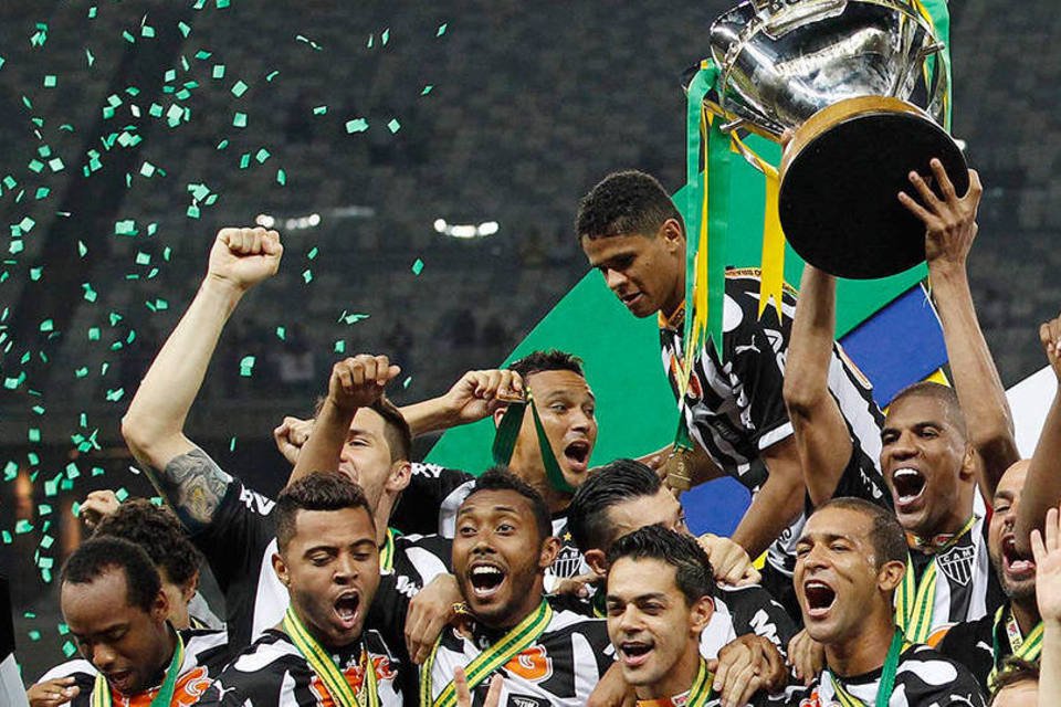 
	Jogadores do Atl&eacute;tico-MG comemoram t&iacute;tulo da Copa do Brasil: o time derrotou o Cruzeiro por 1 a 0
 (REUTERS/Washington Alves)