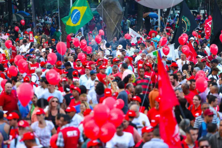 
	Contra o impeachment: os organizadores calculam que entre 30 mil e 50 mil pessoas participaram da manifesta&ccedil;&atilde;o
 (Paulo Pinto/ Agência PT/Fotos Públicas)