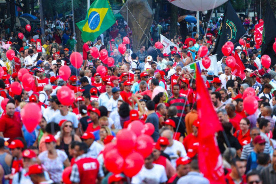 Protesto em São Paulo reúne entre 30 mil e 50 mil pessoas