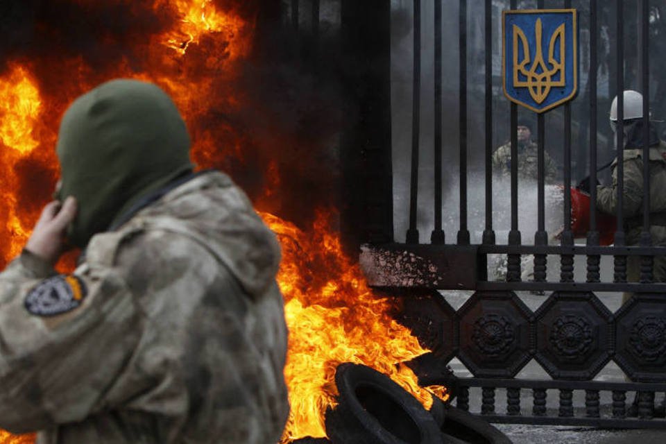 Manifestantes tentam invadir sede da presidência da Ucrânia