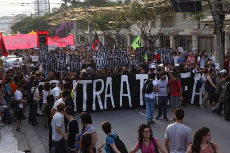 
	Terceiro protesto contra a alta na tarifa dos &ocirc;nibus em S&atilde;o Paulo, no bairro do Tatuap&eacute;
 (Reprodução/Twitter/@cmi_saopaulo)