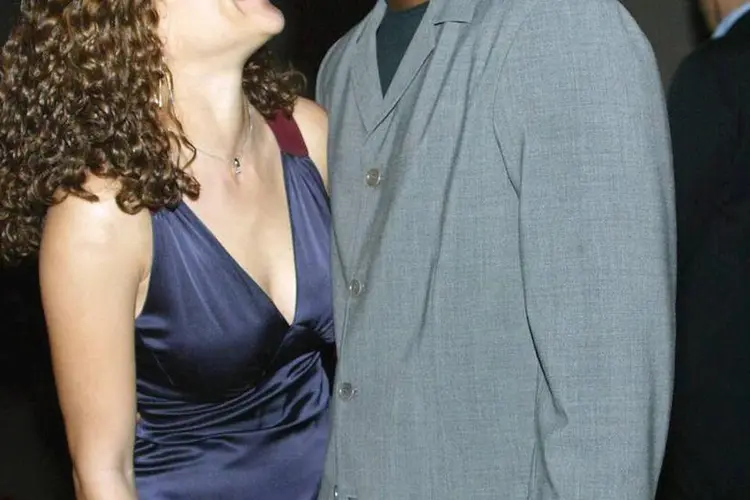 Ator Michael Jace e sua mulher, April Jace, durante a pré-estreia da terceira temporada de "The Shield", em uma foto de março de 2004 (Frederick M. Brown/Getty Images)