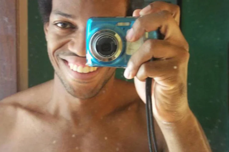 
	Vin&iacute;cius Rom&atilde;o, de 27 anos, que atuou na novela Lado a Lado, da Rede Globo: ator foi detido acusado de ter assaltado a copeira Dalva Moreira da Costa
 (Reprodução/Facebook)