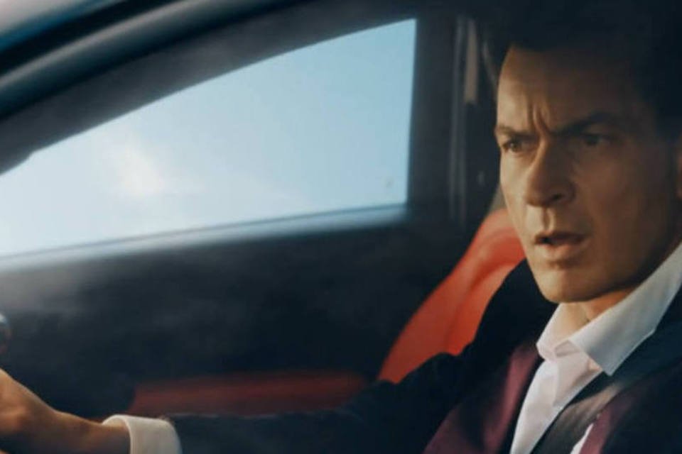 Clipe patrocinado promove modelo Fiat 500 nos EUA