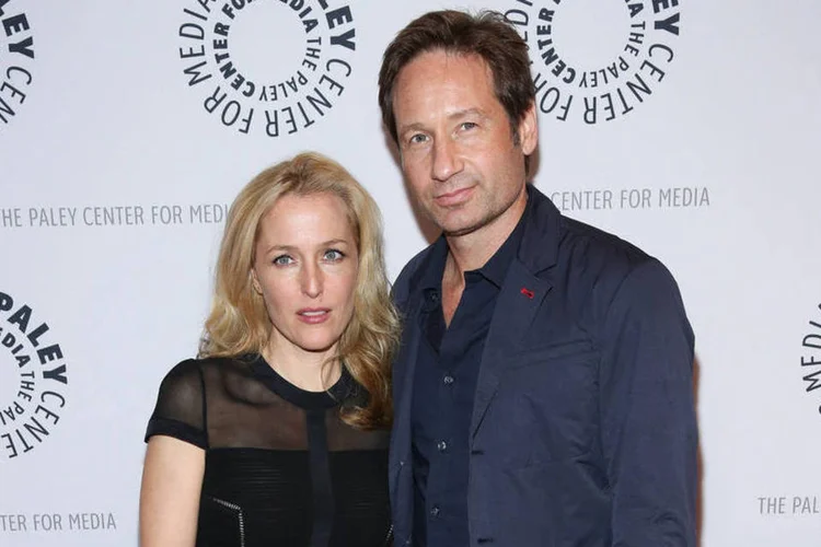
	Atores da s&eacute;rie Arquivo X, Gillian Anderson e David Duchovny: estrelas voltam a viver, Fox Mulder, agente do FBI determinado que investiga o inexplic&aacute;vel, e Dana Scully, sua racional parceira
 (Getty Images / Rob Kim)