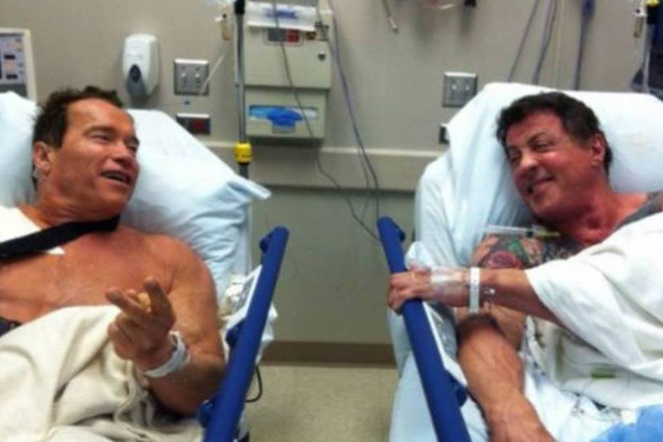 Schwarzenegger e Stallone: fortões juntos no hospital
