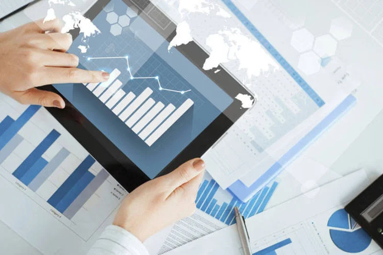 
	Riscos: ag&ecirc;ncias de rating rebaixaram, em m&eacute;dia, tr&ecirc;s empresas brasileiras a cada dia &uacute;til neste ano
 (Imagem/Thinkstock)